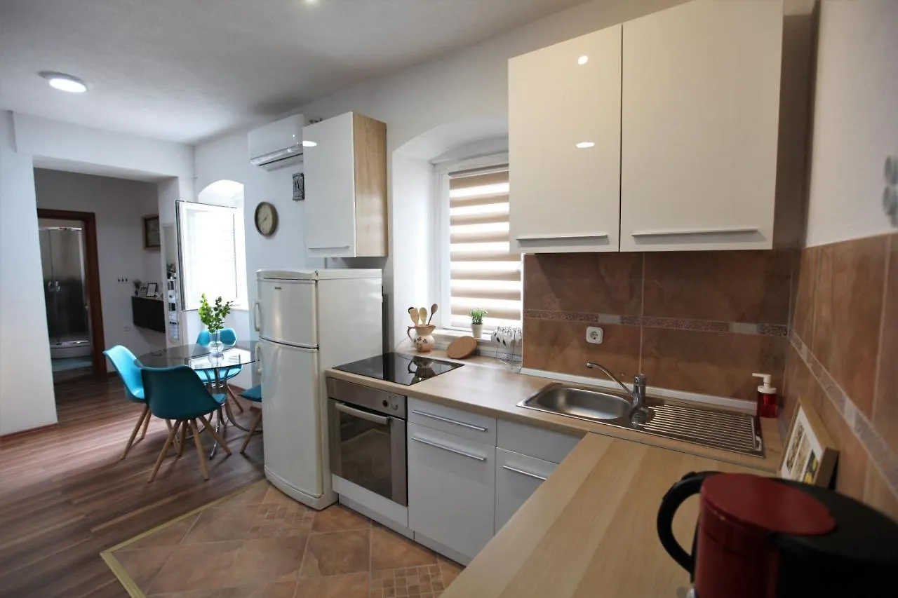 Apartment In A Stone Building By The Adriatic Sea Kaštela