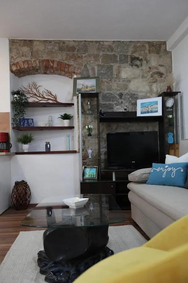 Apartment In A Stone Building By The Adriatic Sea Kaštela