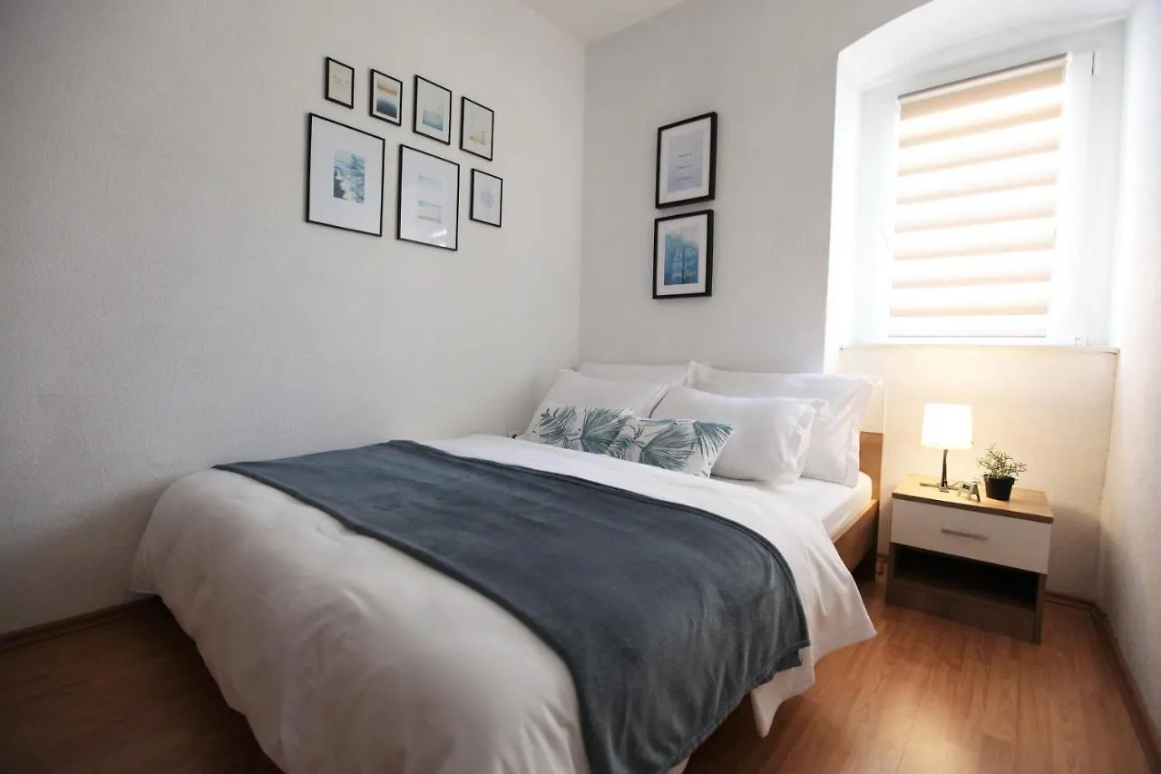 Apartment In A Stone Building By The Adriatic Sea Kaštela