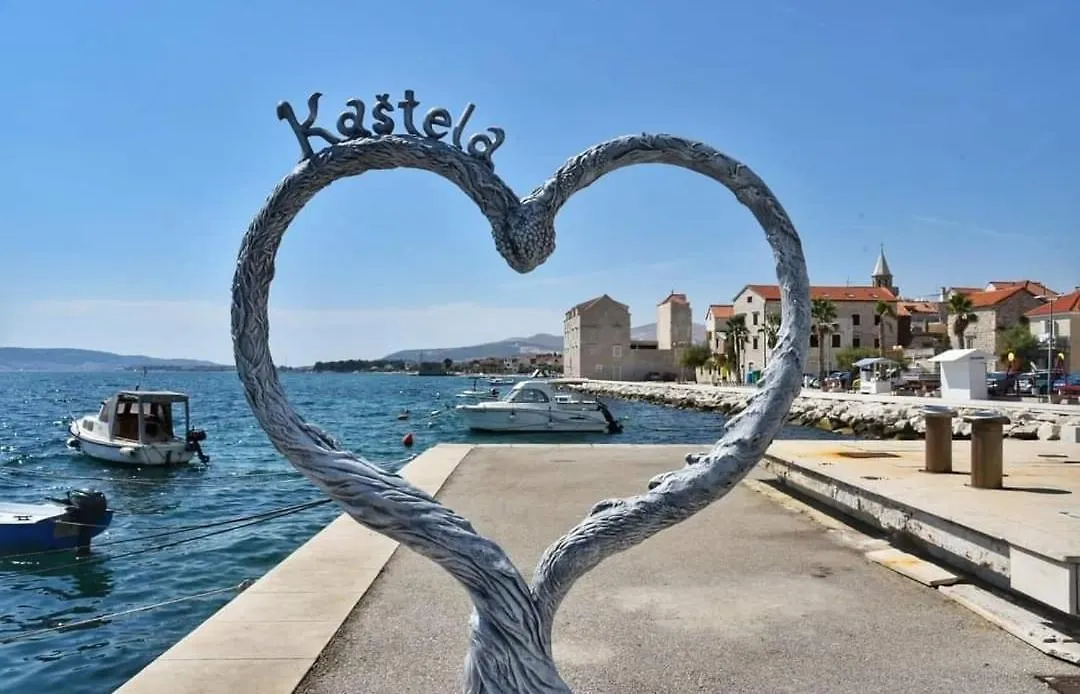 Apartment In A Stone Building By The Adriatic Sea Kaštela クロアチア